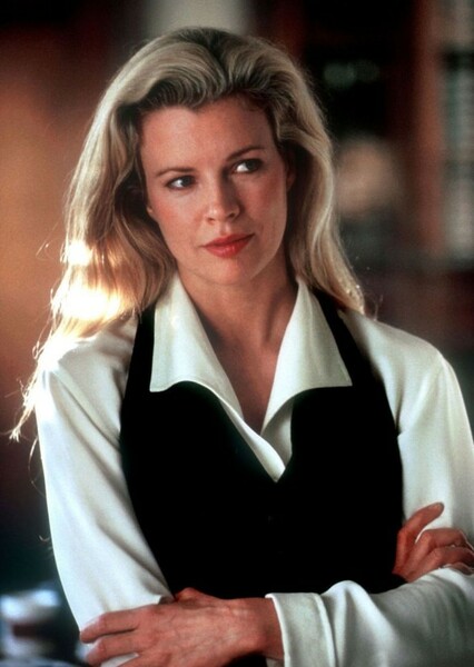 Lisa Simons (Kim Basinger) photo