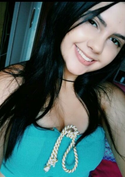 Livia Alves photo