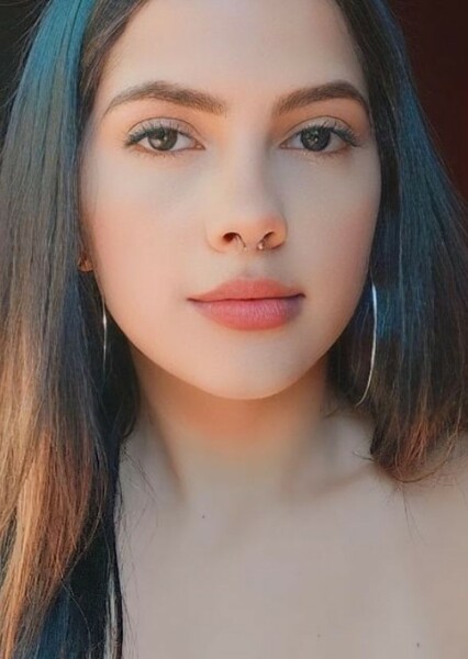 Livia Alves photo