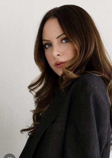 Liz Gillies