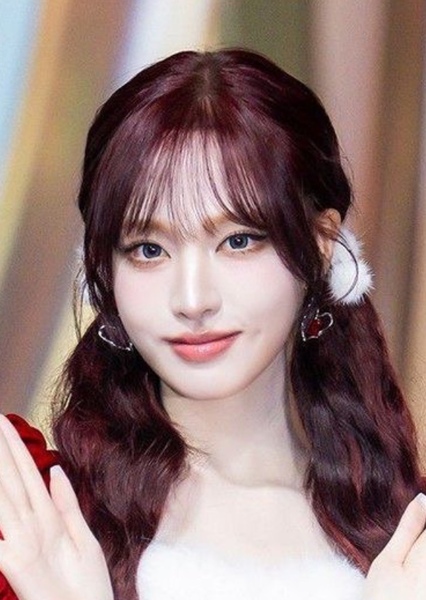 Liz (Kim Ji-won)