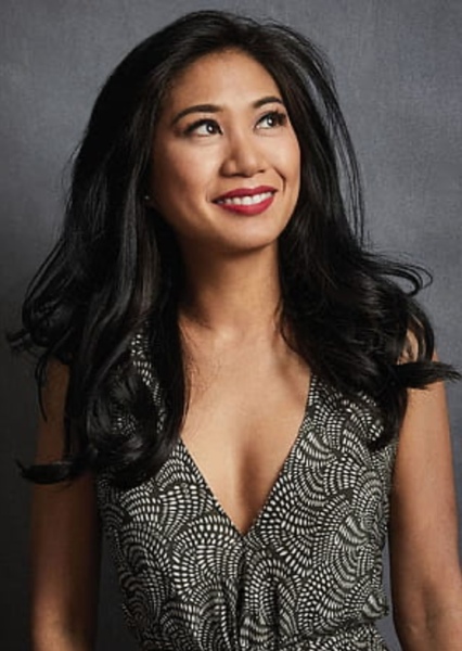 Liza Lapira photo