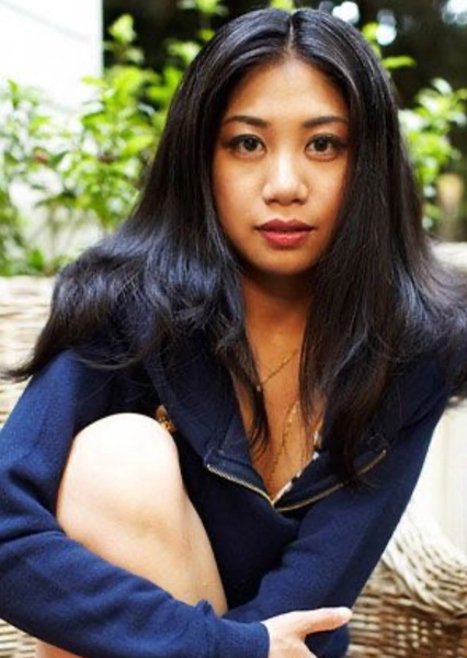 Liza Lapira photo
