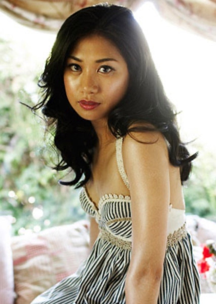 Liza Lapira photo