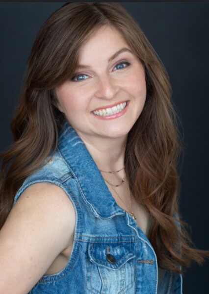 Lizzie Freeman as Pomni - The Amazing Digital Circus