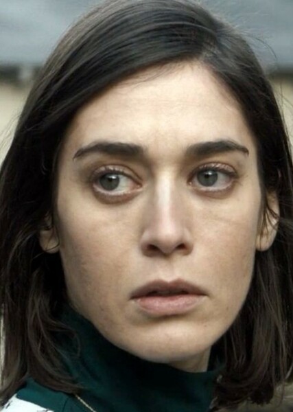 Lizzy Caplan photo