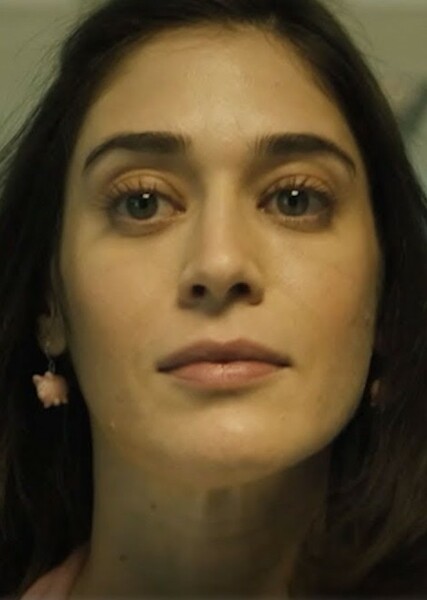 Lizzy Caplan photo