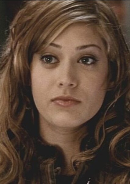 Lizzy Caplan photo