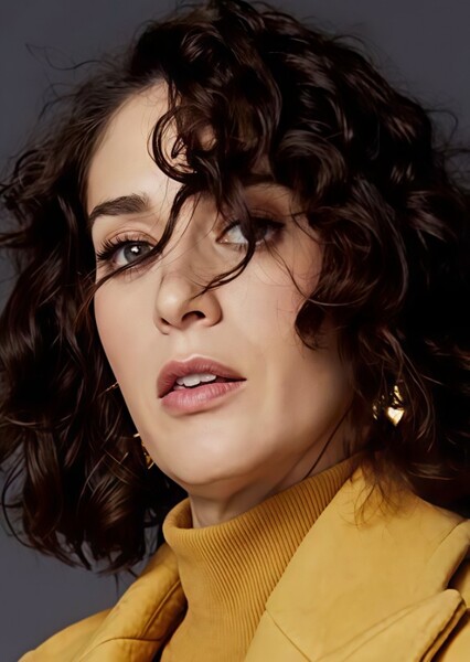 Lizzy Caplan photo