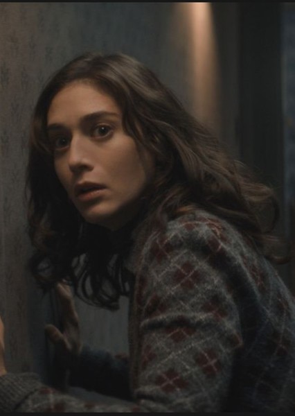 Lizzy Caplan photo
