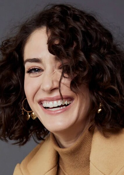 Lizzy Caplan photo