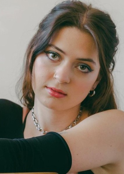 Lizzy McAlpine photo
