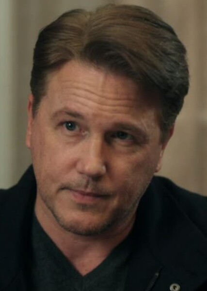 Lochlyn Munro photo