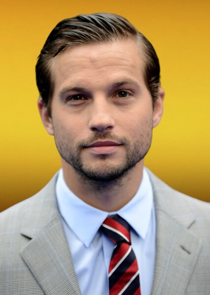 Logan Marshall-Green photo