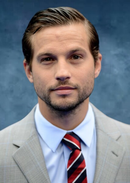 Logan Marshall-Green photo