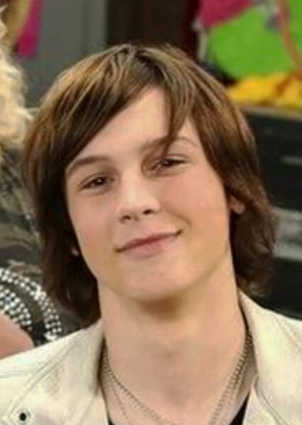 Logan Miller photo