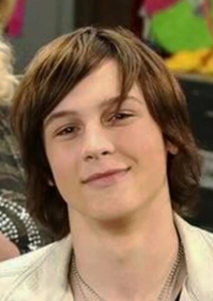 Logan Miller photo
