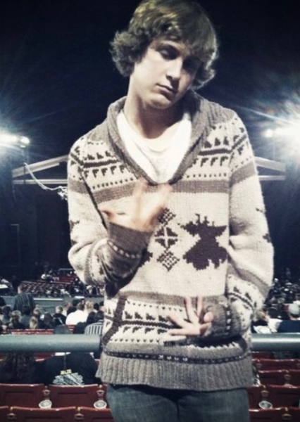 Logan Miller photo