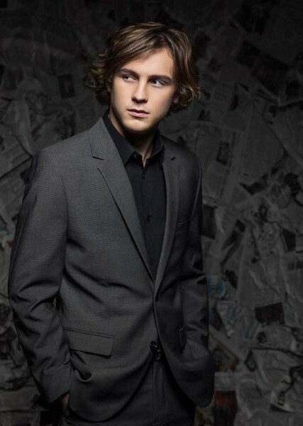 Logan Miller photo