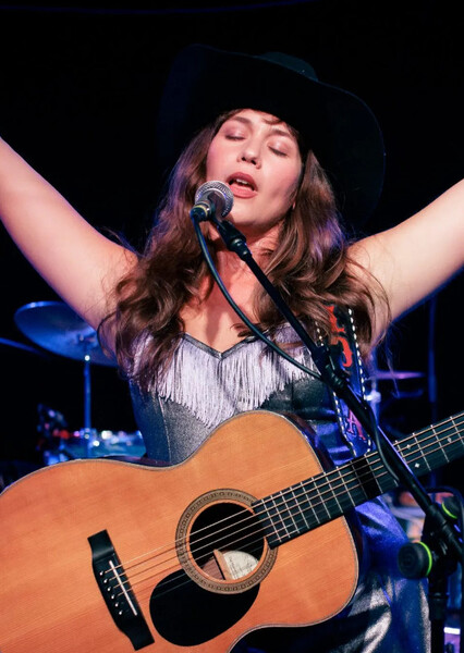 Lola Kirke photo