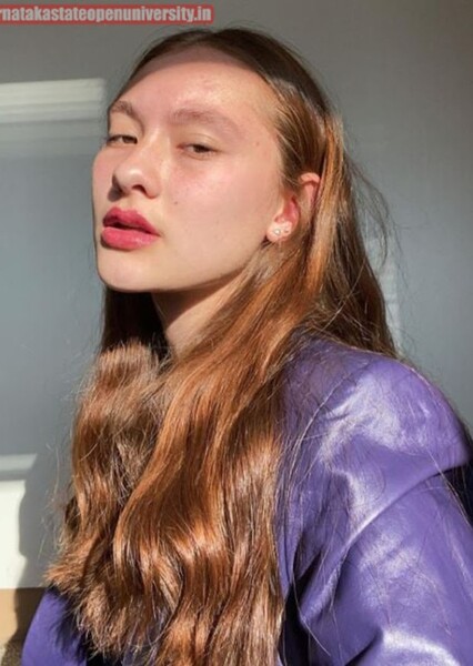 Lola Tung photo