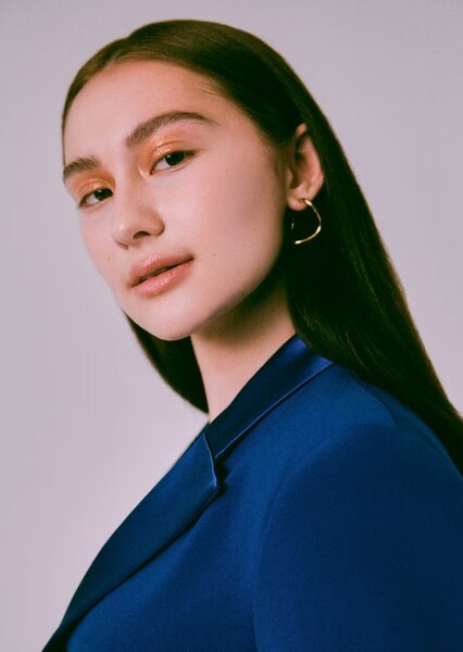 Lola Tung photo
