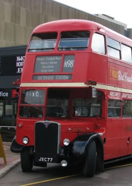 London double-decker bus photo