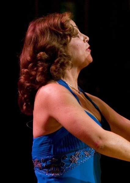 Lori Alan photo