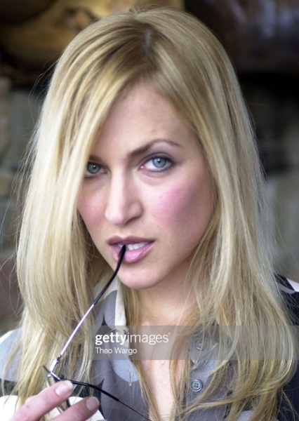 Lori Heuring photo