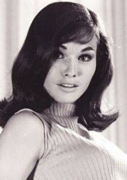 Lori Saunders