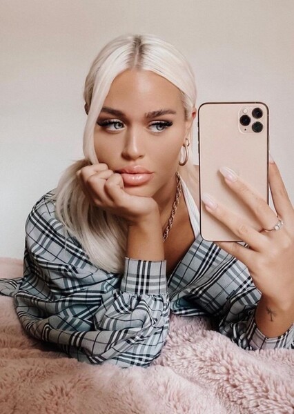 Lottie Tomlinson photo