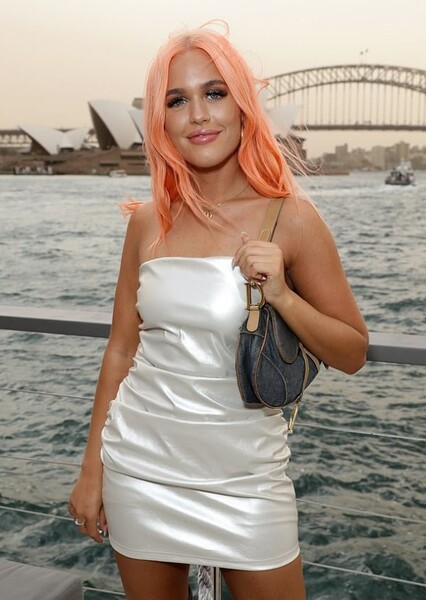 Lottie Tomlinson photo