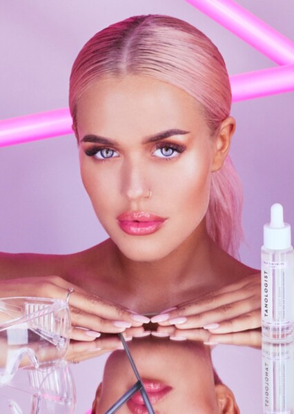 Lottie Tomlinson photo