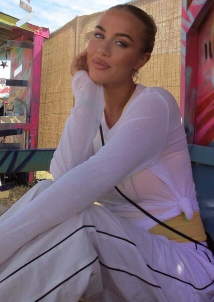 Lottie Tomlinson photo