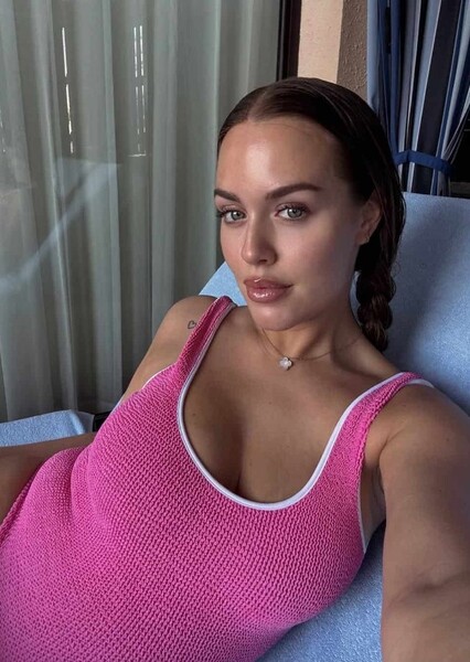 Lottie Tomlinson photo