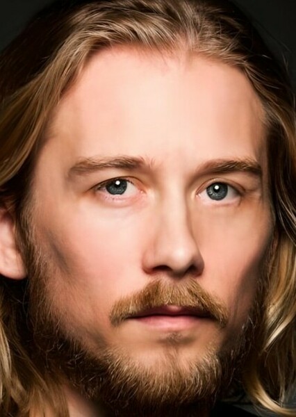 Lou Taylor Pucci photo