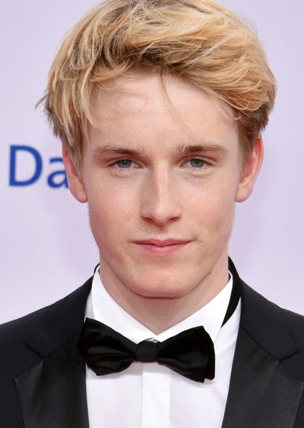 Louis Hofmann photo