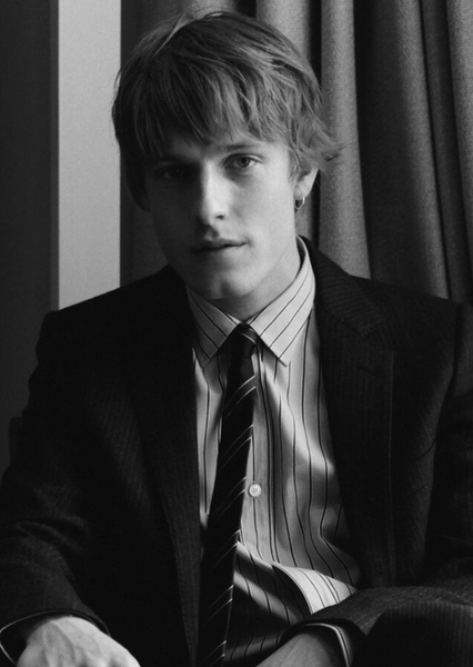 Louis Hofmann photo