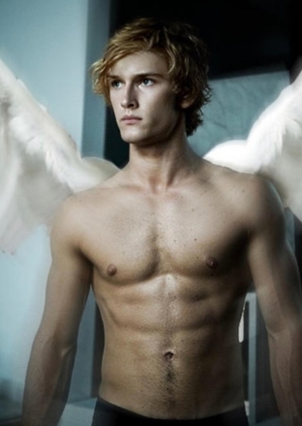 Louis Hofmann photo