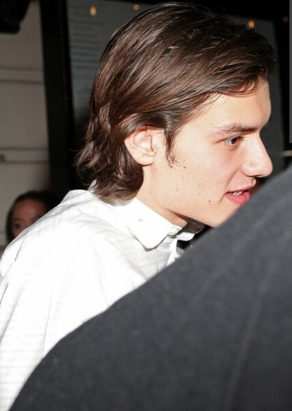 Louis Partridge photo