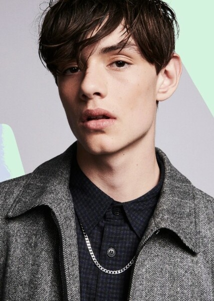 Louis Partridge photo