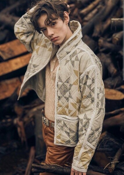 Louis Partridge photo