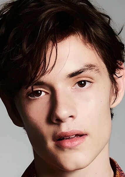 Louis Partridge photo
