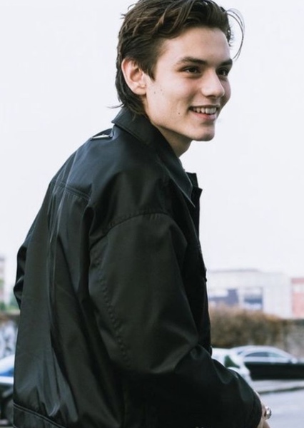 Louis Partridge photo