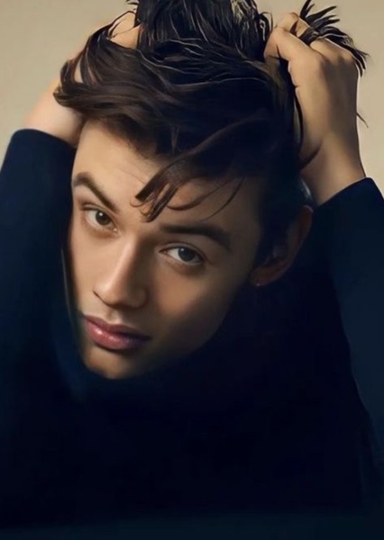 Louis Partridge photo