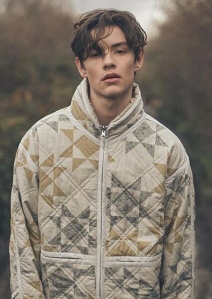 Louis Partridge photo