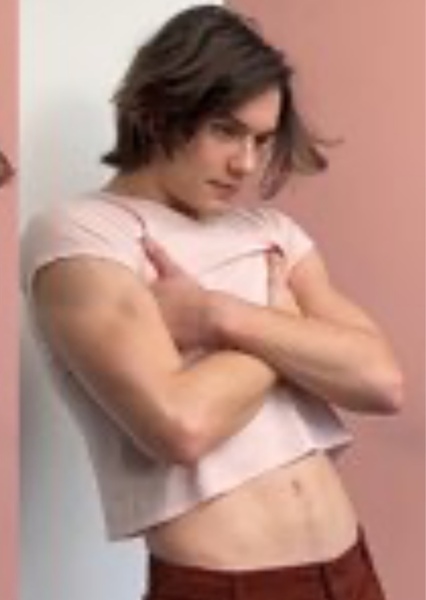 Louis Partridge photo