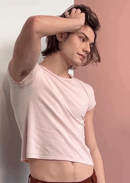 Louis Partridge photo