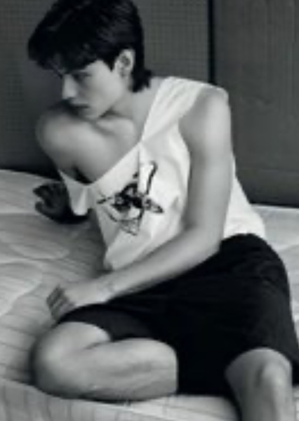 Louis Partridge photo