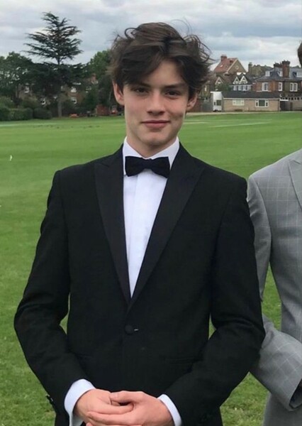 Louis Partridge photo